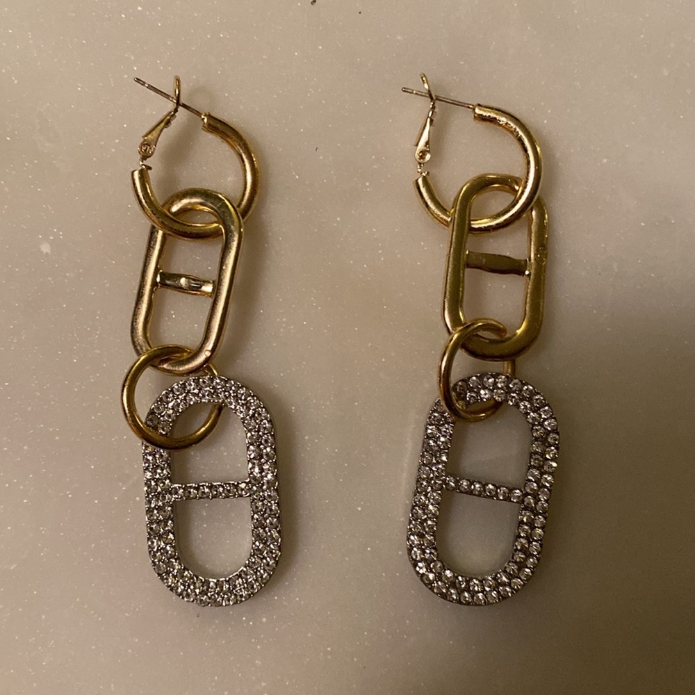 Emma Pills Dangly Earrings